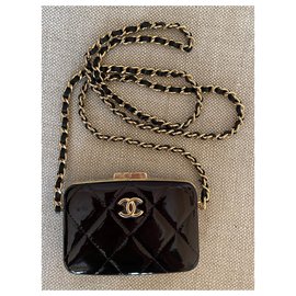 Chanel-Caixa pequena de couro envernizado preto com corrente-Preto