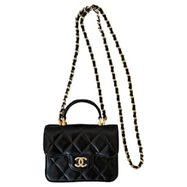 Chanel-Monedero Runway de piel de cordero negra con solapa y cadena-Negro