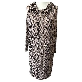 Nicole Fahri Vestido Nicole Farhi com padrão Chevron em viscose com cinto Marrom Cru