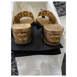 Chanel-Sandálias-Dourado