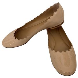 Chloé Lauren nackte Lackleder-Flats Fleisch