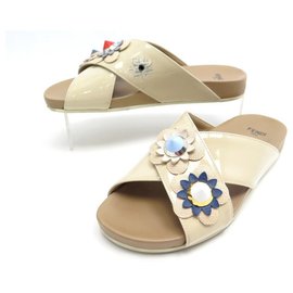 Fendi-MULES FLOWER SANDALS FENDI SHOES 35 BEIGE PATENT LEATHER SANDAL SHOES-Beige