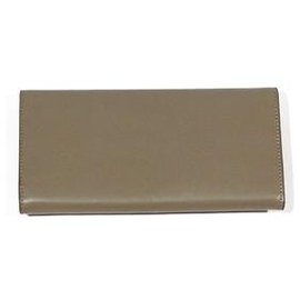 Fendi-FENDI FLAP WALLET IN TAUPE LEATHER WITH SILVER CLASP-Taupe