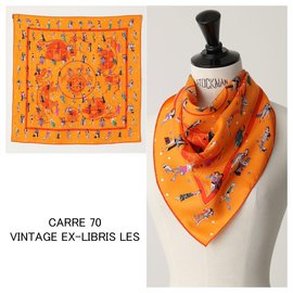 Hermès-HERMES CARRE 70 EX-LIBRIS LES PARISIENNES-Naranja