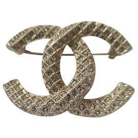 Chanel foderato C D'oro