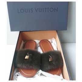LOUIS VUITTON - Mules Vison - Lock it flat mule Vison T39It Caramel