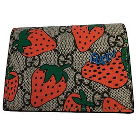 Gucci Strawberries Wallet Pink