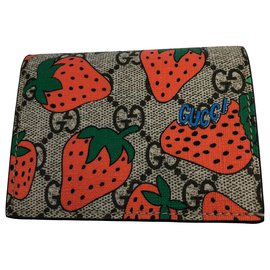 Gucci-Gucci Strawberries Wallet-Pink