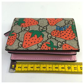 Gucci-Gucci Strawberries Wallet-Pink