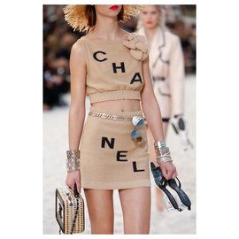 Chanel-2019 Traje de primavera con LOGO-Beige
