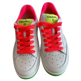 Tênis Chanel em couro branco e neon 35,5 Branco