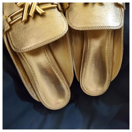Autre Marque-Sandálias de couro ouro Louis Vuitton Mules-Dourado