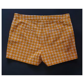 Lacoste-Shorts-Orange