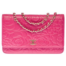 Chanel-Carteira Chanel linda bolsa de ombro com corrente (WOC) Camélia em couro rosa acolchoado, garniture en métal doré-Rosa