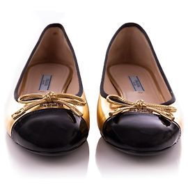 Prada Oro & Nero Pelle Verniciata Bow Cap Toe Ballerine Da Donna D'oro Metallico