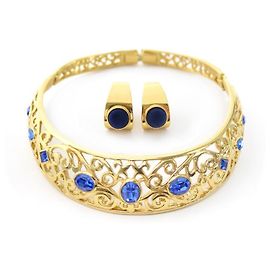 NEUF VINTAGE BOUCLES D'OREILLES ESCADA + COLLIER METAL DORE NEW CHOKER EARRINGS Doré