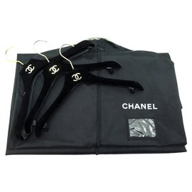 Chanel-LOT CHANEL 3 HANGERS + 1 BLACK CANVAS COVER FOR CLOTHES 3 HANGERS 1 COVER-Black