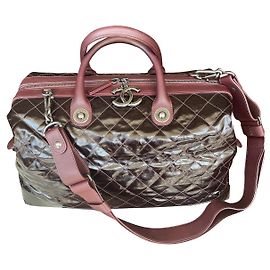 Chanel gesteppte Reisetasche Pflaume