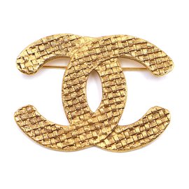 Chanel-Broche Texturizado Chanel Gold CC Tecido-Dourado