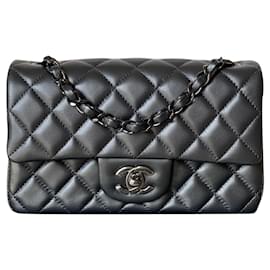 Chanel Mini aba retangular clássica acolchoada de pele de cordeiro tão preta Preto