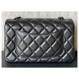 Chanel-Mini solapa rectangular de piel de cordero acolchada clásica negra-Negro