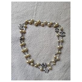 Chanel-CHANEL B14Collana di cristallo di perle con logo V Timeless CC-Crudo