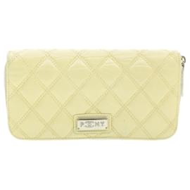 Chanel-CHANEL Matelasse Zippy Long Wallet Beige CC Auth cr619-White