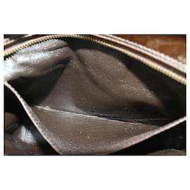 Chanel-Bolsa acolchoada de couro envernizado marrom escuro para câmera-Outro