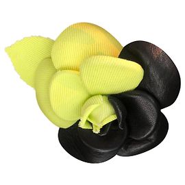 Spilla bicolore Chanel in tessuto e pelle nera Multicolore