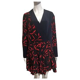 Diane Von Furstenberg Vestido envoltório de seda estilo quimono DvF em preto e vermelho Preto Vermelho