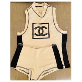 Chanel-Top y pantalones cortos de Chanel-Negro,Arena