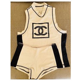 Top e pantaloncini Chanel Nero Sabbia