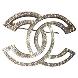 Chanel-Alfinetes e broches-Gold hardware