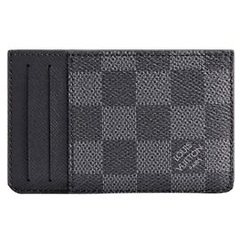 Tarjetero Louis Vuitton LV gris y negro Gris