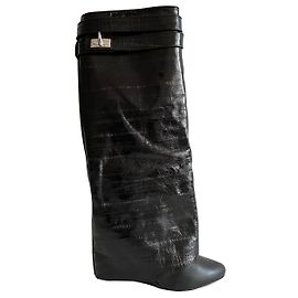 Couro de enguia e botas de couro de vitela Givenchy com bloqueio de tubarão em preto Preto