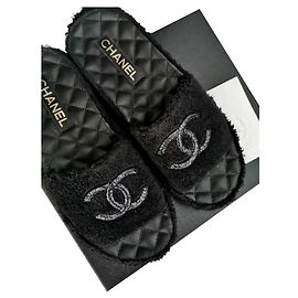 Chanel Schwammpantoletten Schwarz