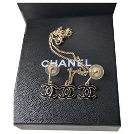 Chanel CC 08Conjunto de collar de pendientes de esmalte negro C Negro