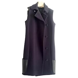 Céline-Designed by Phoebe Philo. 100% wool. Side pockets in lambskin. in excellent condition.-Navy blue