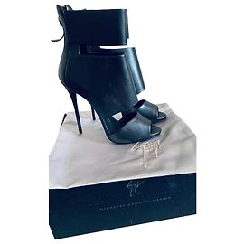 Escarpins Giuseppe Zanotti en cuir noir taille 39.5 Noir