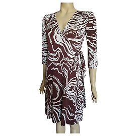 Diane Von Furstenberg Robe portefeuille en soie Julian DvF, collection vintage rééditée Marron Écru