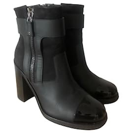 Chanel-Chanel ankle boots in black leather knitted interior-Black