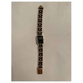 Chanel-Damenarmbanduhr-Gold hardware