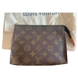 Toilette Louis Vuitton Poche 19 Castaño