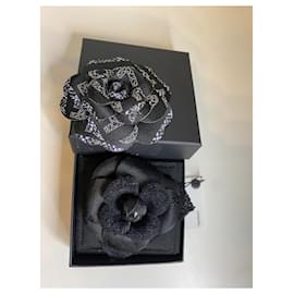 Chanel-Chanel Black Camellia Brooch with Tweed , Neuve-Black