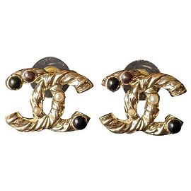 Chanel CC A12Uma caixa de brincos de marca de coco com logotipo de pérola GHW Gold hardware