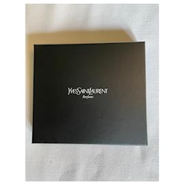Yves Saint Laurent-billetera-Negro