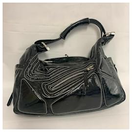 Tod's-Tod's vintage patent leather bag in black-Black