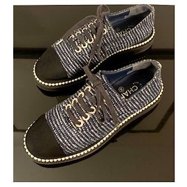 Chanel Blue Tweed Faux Pearl Platform Lace-Ups tagliati Nero Blu