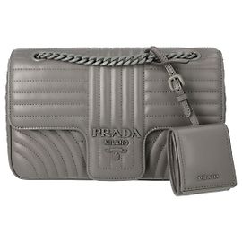 Bolsa de Ombro Diagrama Prada em Cinza Mármore Cinza