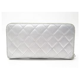 Chanel-LONG CHANEL CLASSIC ZIPPED WALLET IN SILVER QUILTED LEATHER WALLET-Silvery